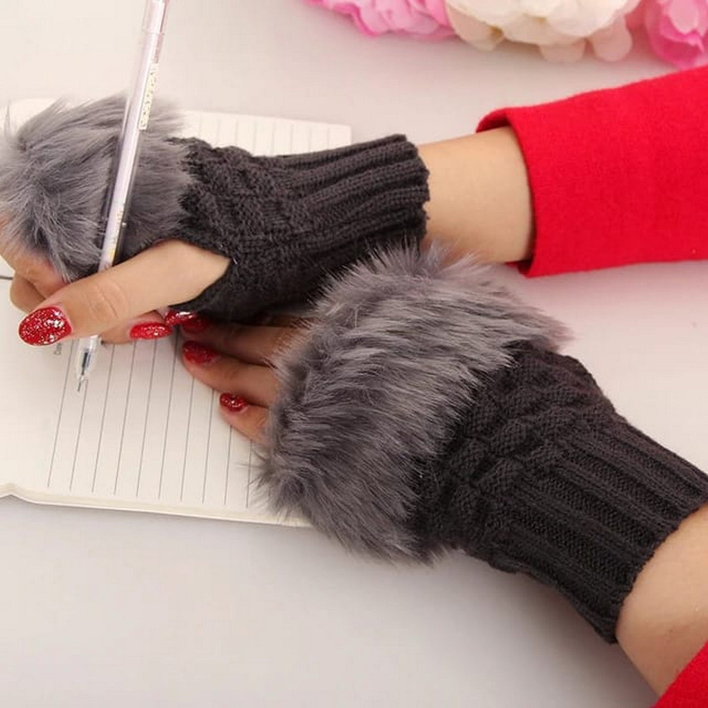 Heated Women’s Fur Gloves – Soft, Stylish & Warm for Cold Weather